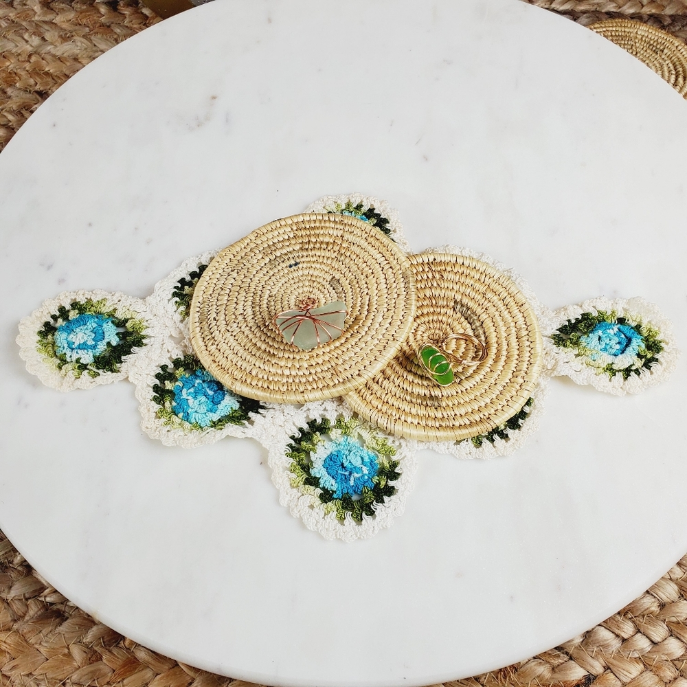 Vintage vtg Handmade white blue green doily - Picture 10 of 11